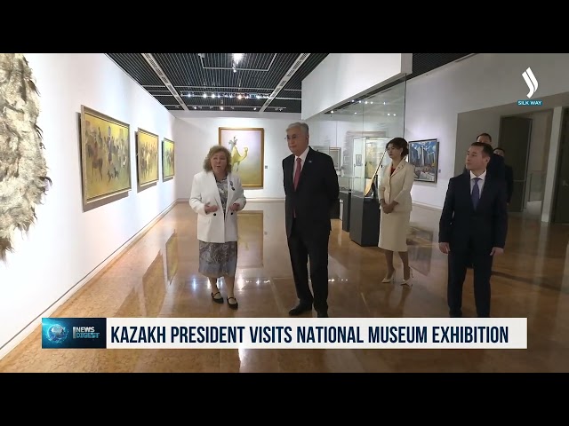 Президент улуттук музейдеги өнөр чыгармалары көргөзмөсүн көрдү