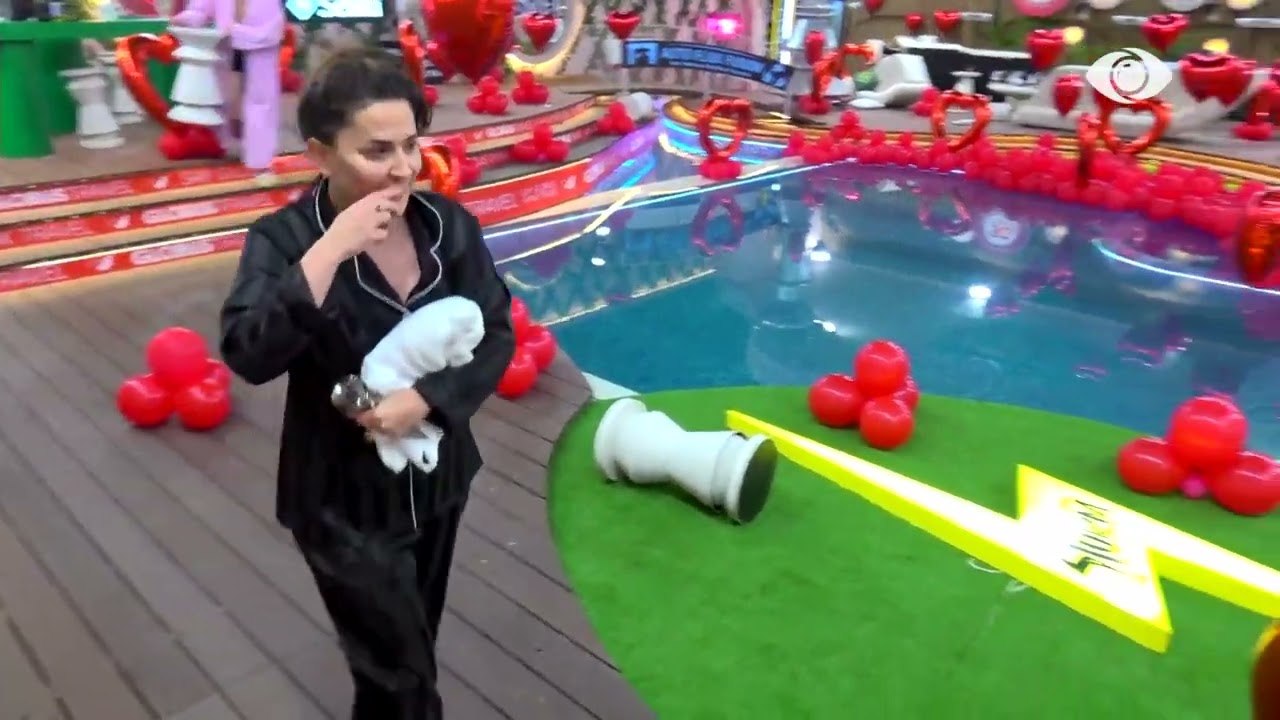 Ninxhat vijojnë planin, Gjesti bën rrëmujë oborrin, Rozana fsheh kokërrat e kafesë në jastëk