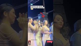 Download lagu DIFARINA NAHAN KETAWA LIAT KELAKUAN YONO 😅 #dangdut #beranda #adella mp3 Download lagu DIFARINA NAHAN KETAWA LIAT KELAKUAN YONO 😅 #dangdut #beranda #adella mp3