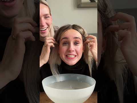 Bij ieder fout antwoord moet Sophie haar gezicht in het water