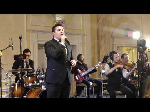 Im Eshkocheich Yakov Shwekey Ft. Moshe Tischler,