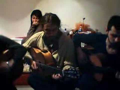 EVLERİNİN ÖNÜ BOYALI DİREK OZAN KILINÇ