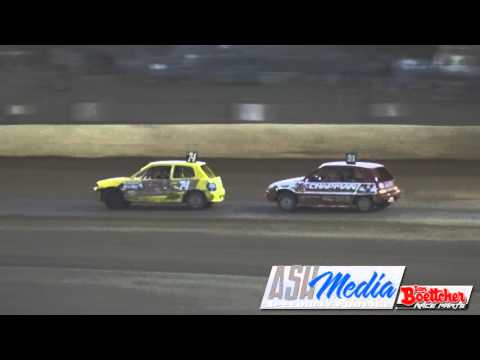 Junior Sedans: Casey Collins and Kayden Swindells Crash - Carina Speedway