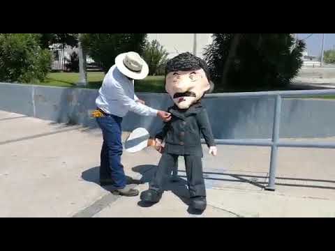 Queman piñata de Javier Corral