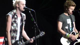 5 Seconds of Summer - Green Light - (Los Angeles 8/7)