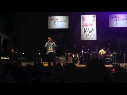 NONTON BIOSKOP by Subway Heat @Java Jazz Festival 2012 (clear version)