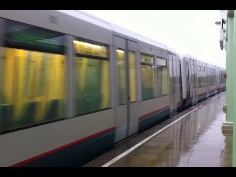 RET Metro Type B komt aan op De Akkers (20 februari 2014)