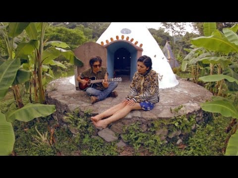 El Viaje de Seth & Mon Laferte: Calma (Xilitla)