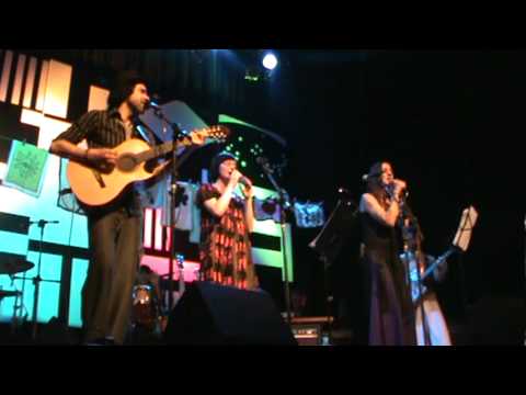 "Pensando em você" - Aterciopelados, Fernanda Takai & Paulinho Moska @ CCBB São Paulo 05.07.2011