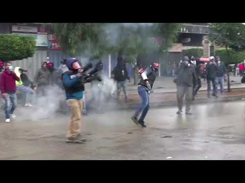 在被封鎖的黎巴嫩,抗議者在動亂之夜被殺。 (In locked-down Lebanon, protester killed in night of unrest)