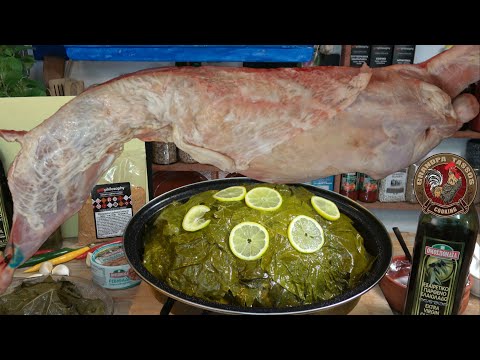 Αρνάκι ή κατσικάκι στη γάστρα με αμπελόφυλλα