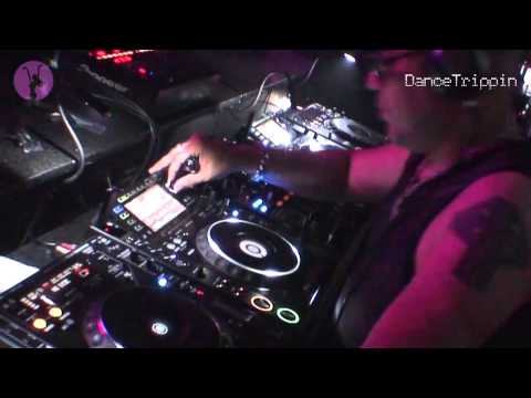 Kimblee - Fade (Avicii 2009 Remix) [played by Roger Sanchez]