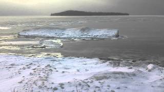 preview picture of video 'Ice piling up on Grand Portage Bay.'