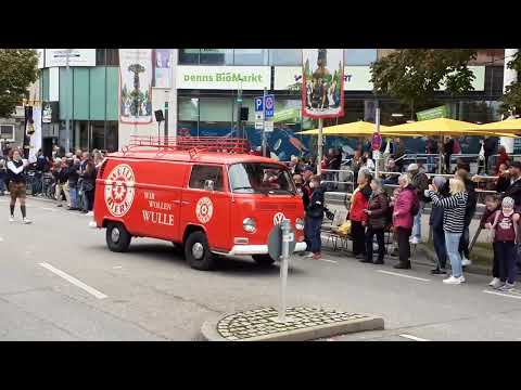 Cannstatter Volksfestumzug: Klauss & Klauss VW-Bus T2 Wir wollen Wulle Göckelesmaier Porsche Diesel