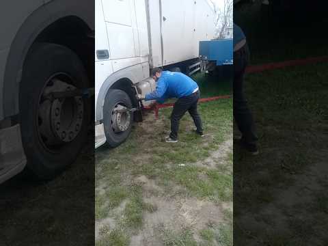 What he doing ??? 🚛⛔️ #camion #hgv #truckdriving