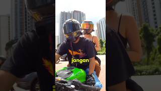 Download lagu Cewek Malay Naik ZX25 mp3 Download lagu Cewek Malay Naik ZX25 mp3