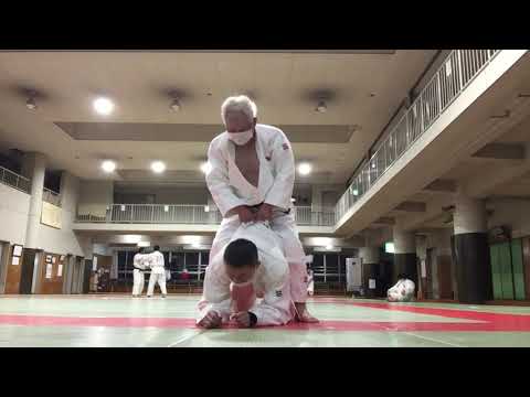 絶対に投げられないと豪語する白帯に柔道の基本を教えました！礼法、首絞め、関節技、押さえ込み、活法