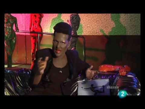 Muchachada Nui  4x06 Celebrities - Grace Jones