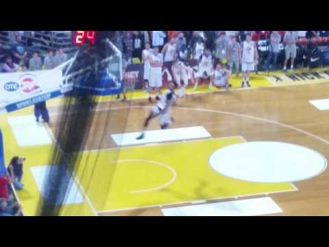 Giannis Antetokounmpo crazy SLAM DUNK at Nikos Galis Hall 22/5/16
