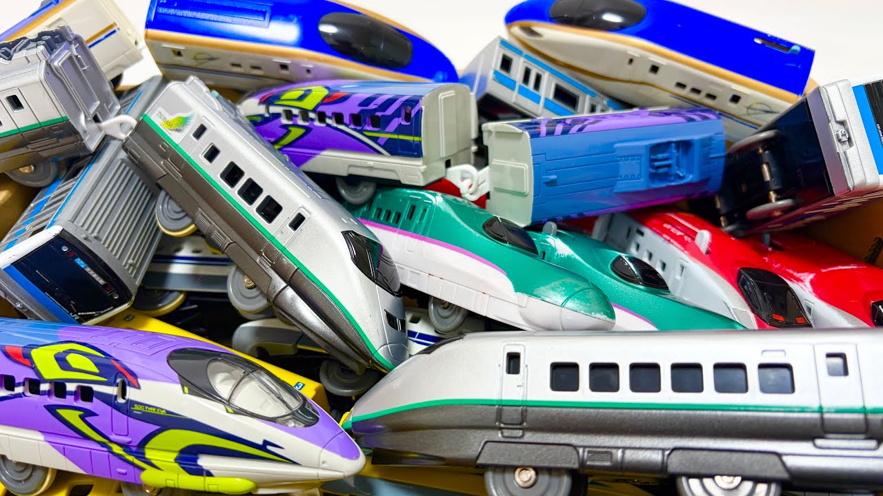 山積みの新幹線のおもちゃを正しい車両に連結させて駅を出発です
