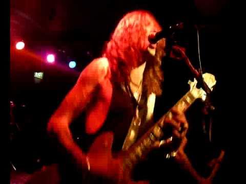 Hell City Glamours - 'Trainwreck' Live @ Enigma Bar, Adelaide 18.09.2010 NEW SONG!