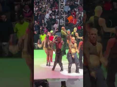 Rosalia - Linda ft Tokischa en directo Motomami tour RD