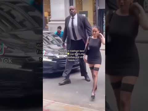 Bodyguard Shaq? #shaq #bodyguard #tall