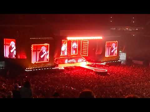 AC/DC Perform First European Show In 8 Years - Vimarsana News