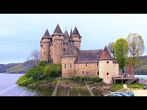 Découverte du Magnifique Château de Val en Auvergne
