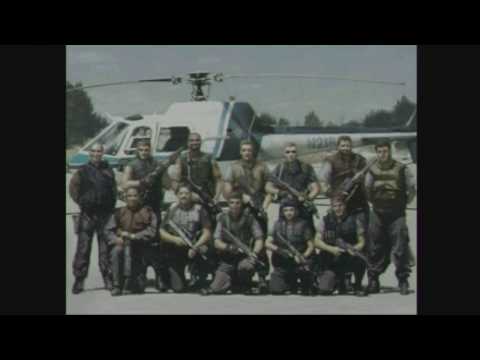 Resident Evil 2 Playthrough pt22 - Window Jumpscare! Meeting Leon/ The Bow Gun