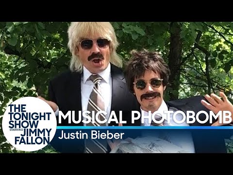 Justin Bieber & Jimmy Fallon Are Creepily Cute Doing Musical Photobombs In Central Park! - Perez Hilton
