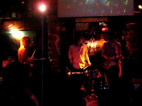 THE VIRGIN TONGUES - SIX FEET UNDERGROUND (WHITE TRASH BERLIN)