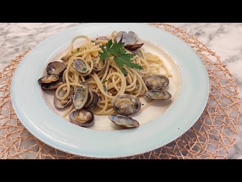 Spaghetti alle vongole in bianco saporiti | Ricetta veloce