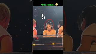 Jennie play game &quot;Rock Paper Scissors&quot; during the performance! 😂#blackpink #jennie #funny #lisa