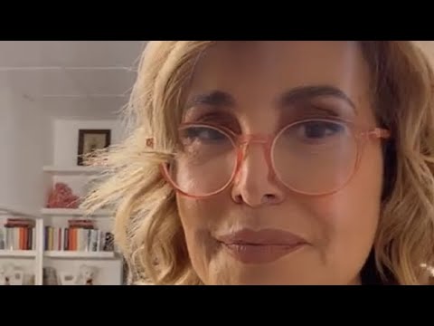 Barbara d'Urso sorpresa dai fan: "Sono pazza di voi" Barbara d'Urso è come di consueto, oltre che un