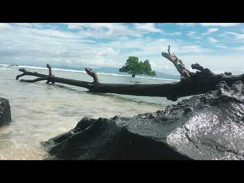 Menikmati suasana di pantai yang indah//sejuk Masi ada k??pantai seperti ini