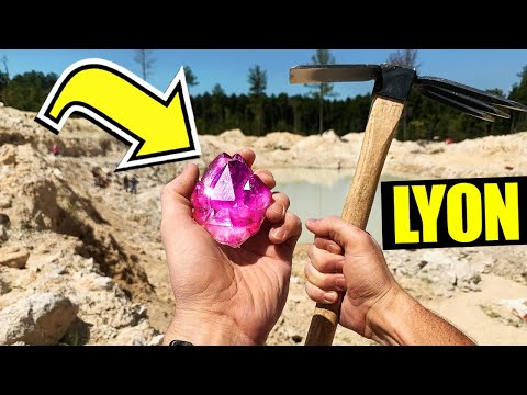 TROVO UN AMETISTA SPACCANDO LE PIETRE DELLA MIA MINIERA!!