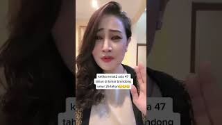 Download lagu Emak Emak Dilamar Berondong #shorts mp3