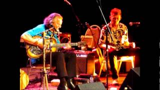 Hans Theessink en Gait Klein Kromhof. (Champagne Charlie)