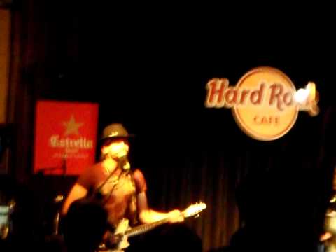 BORN TO BE MY BABY.... XD AMAZING!