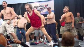 YOU MUST WATCH THIS VIDEO: Simmons leading a bunch of confused male Midwesterns at the Columbus Convention Center in a spirited workout to the tune of Lady Gaga's "Edge of Glory."