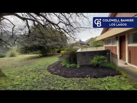 Casa en gran terreno con jardín y vista al Lago Llanquihue