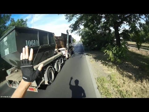 Very nice truck driver, others too - Nagyon rendes tehersofőr és mások is