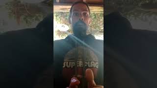 Interpretando Hoy no quiero estar lejos de la Casa y el Árbol canción de Silvio Rodríguez