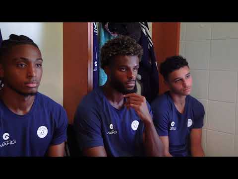 Les Pingouins vous ouvrent les portes du vestiaire.