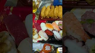 今日の晩御飯スーパーで買った寿司と稲荷と餃子たまには、食べないと＃tetsuohiura＃今日の晩御飯＃スーパー＃寿司＃稲荷＃餃子