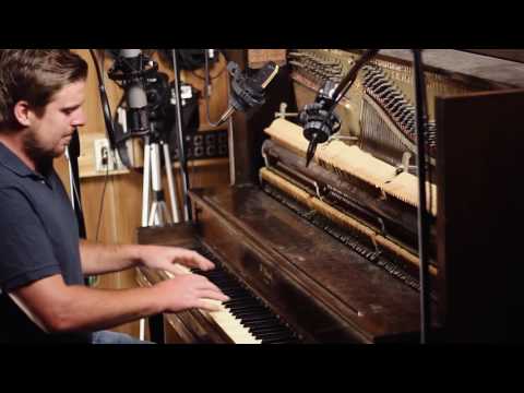 Makes Me Sing (Live)