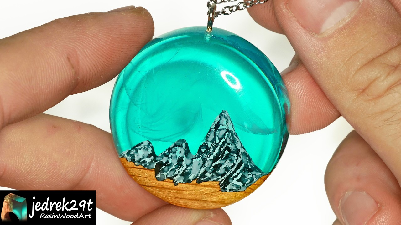 How I created a beautiful Pendant with the Northern Lights. Aurora in Epoxy Resin