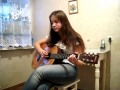 Красивая девушка, круто поет и играет на гитаре. 