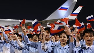 Pekin'e gelen Putin'i Çinli gençler karşıladı